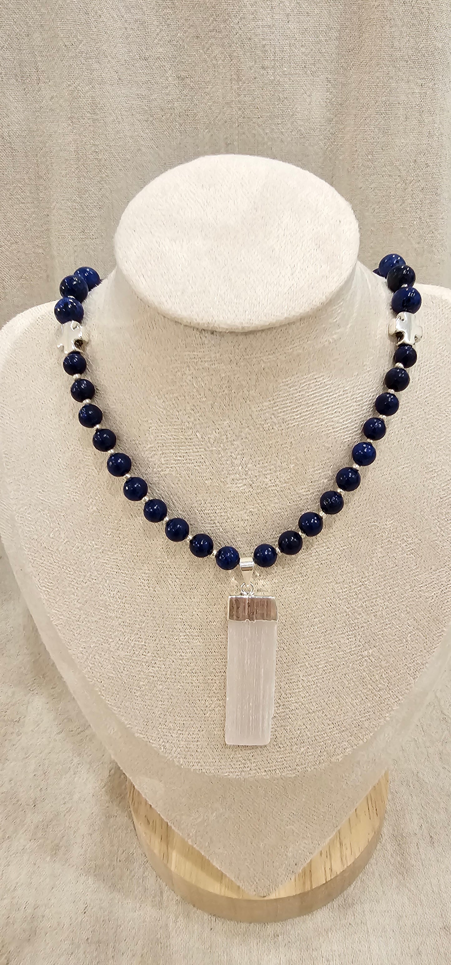 A Tourmaline White Necklace